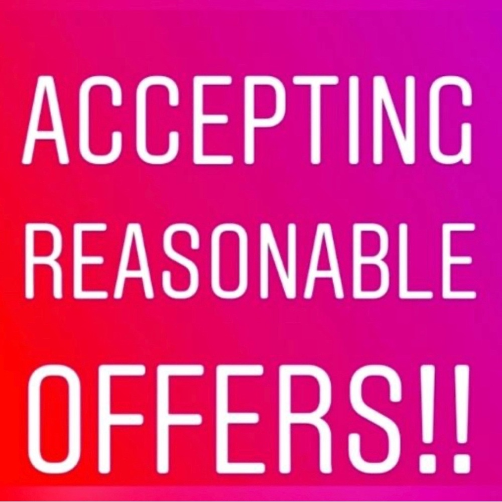 ❌Accepting all reasonable offers on anything in my closet!!❌